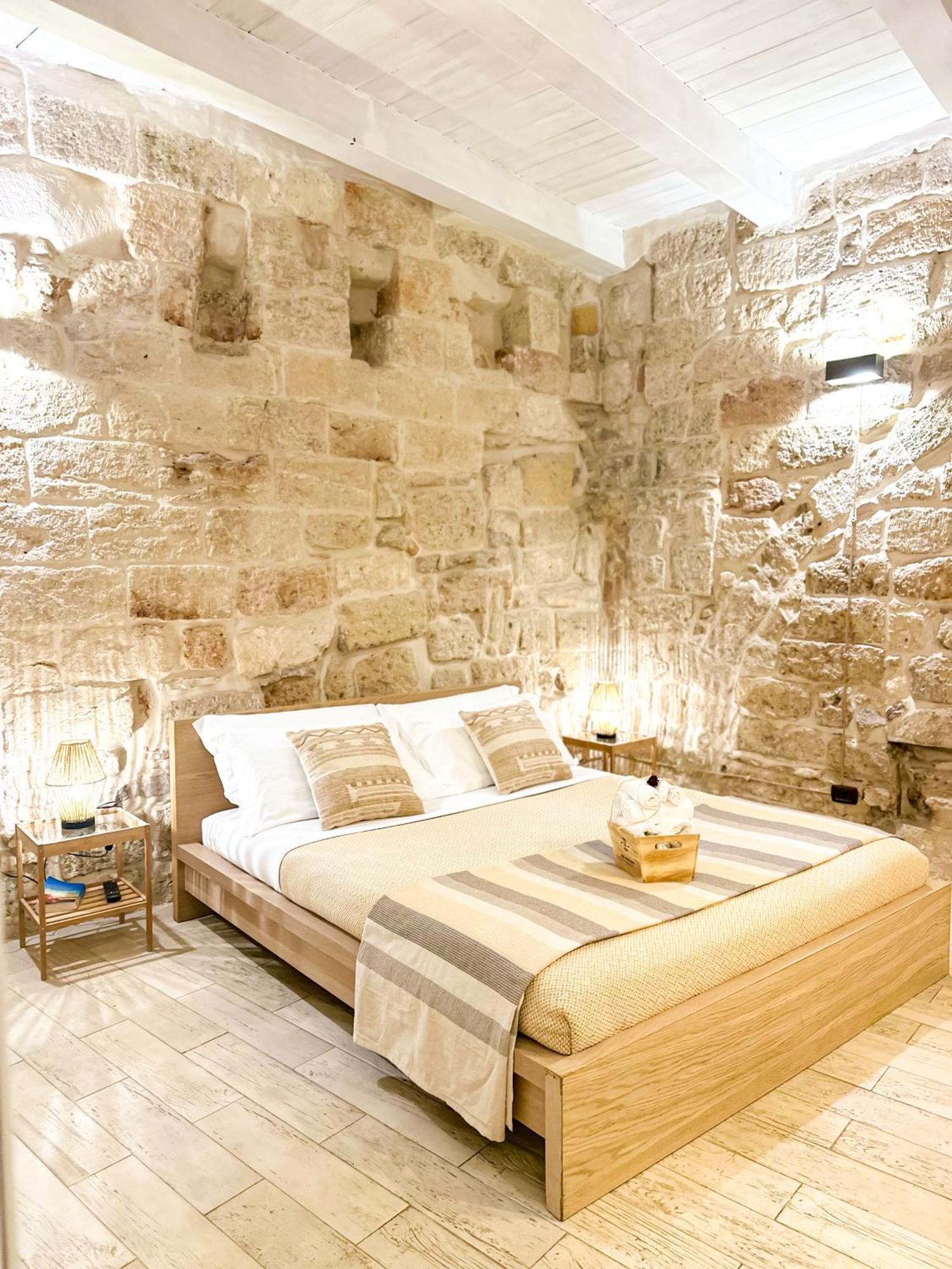 Old Tuff Apartments โปลีญาโนอามาเร ภายนอก รูปภาพ